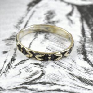 Motif Religious Ring.