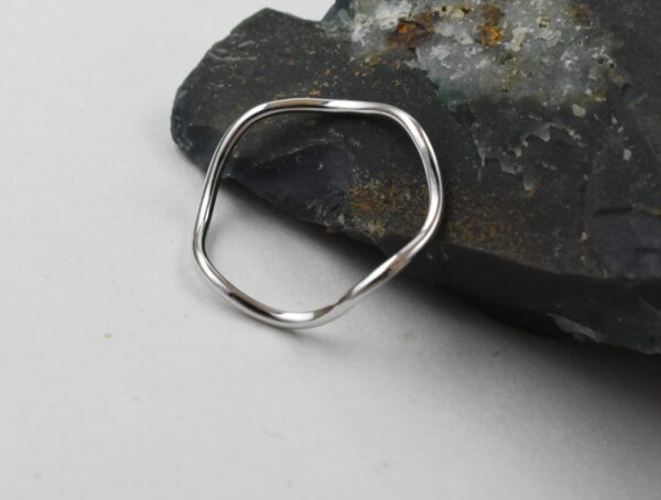 Silver Wavy Curved Circle Squiggle Ring.